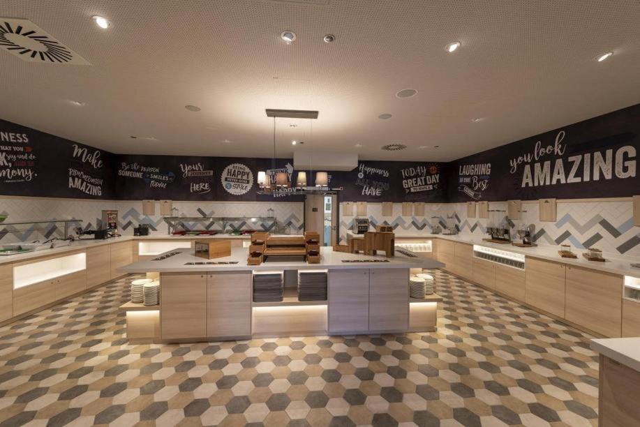 Hampton By Hilton Kiel Hotel Bagian luar foto