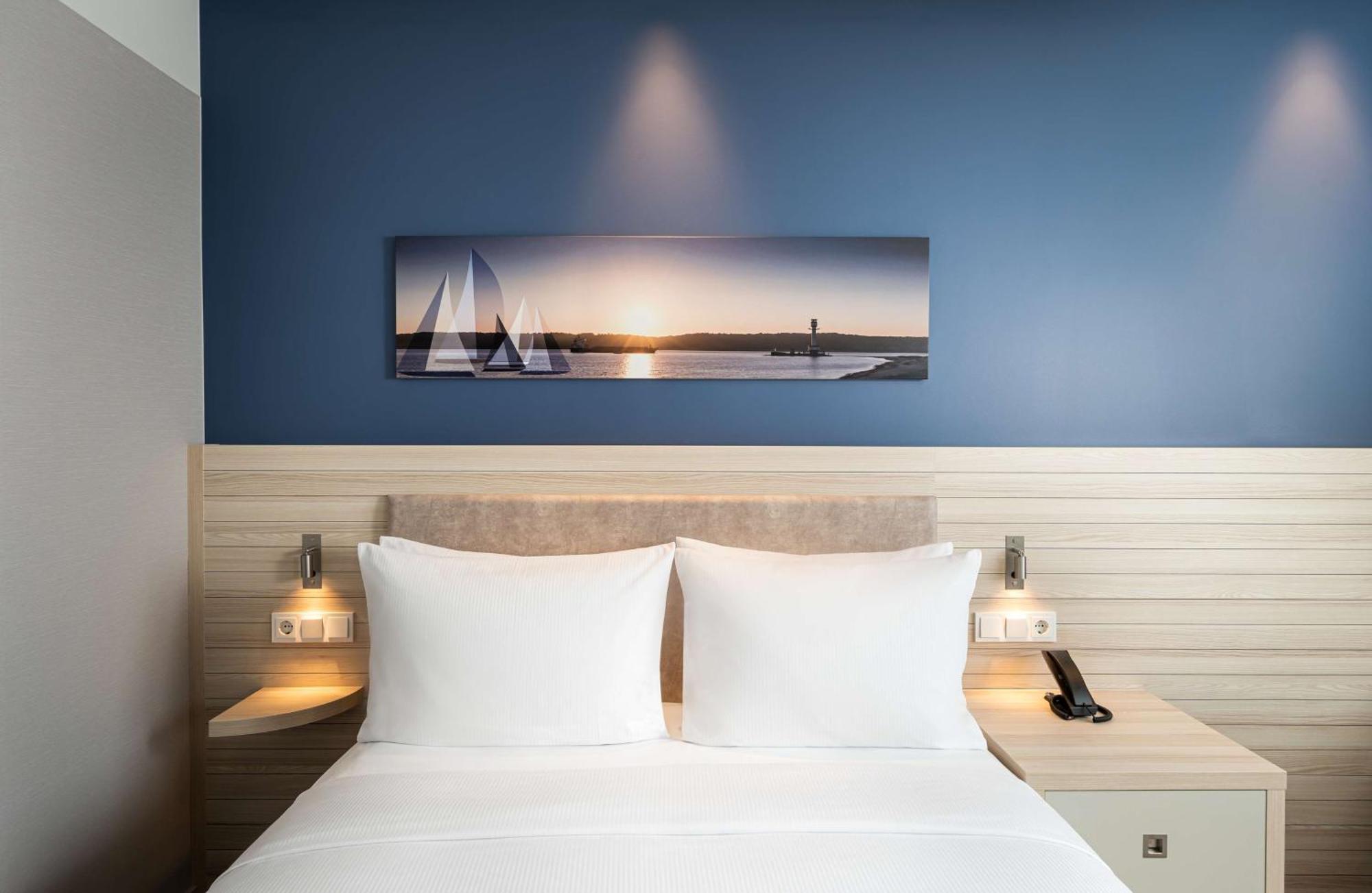 Hampton By Hilton Kiel Hotel Bagian luar foto