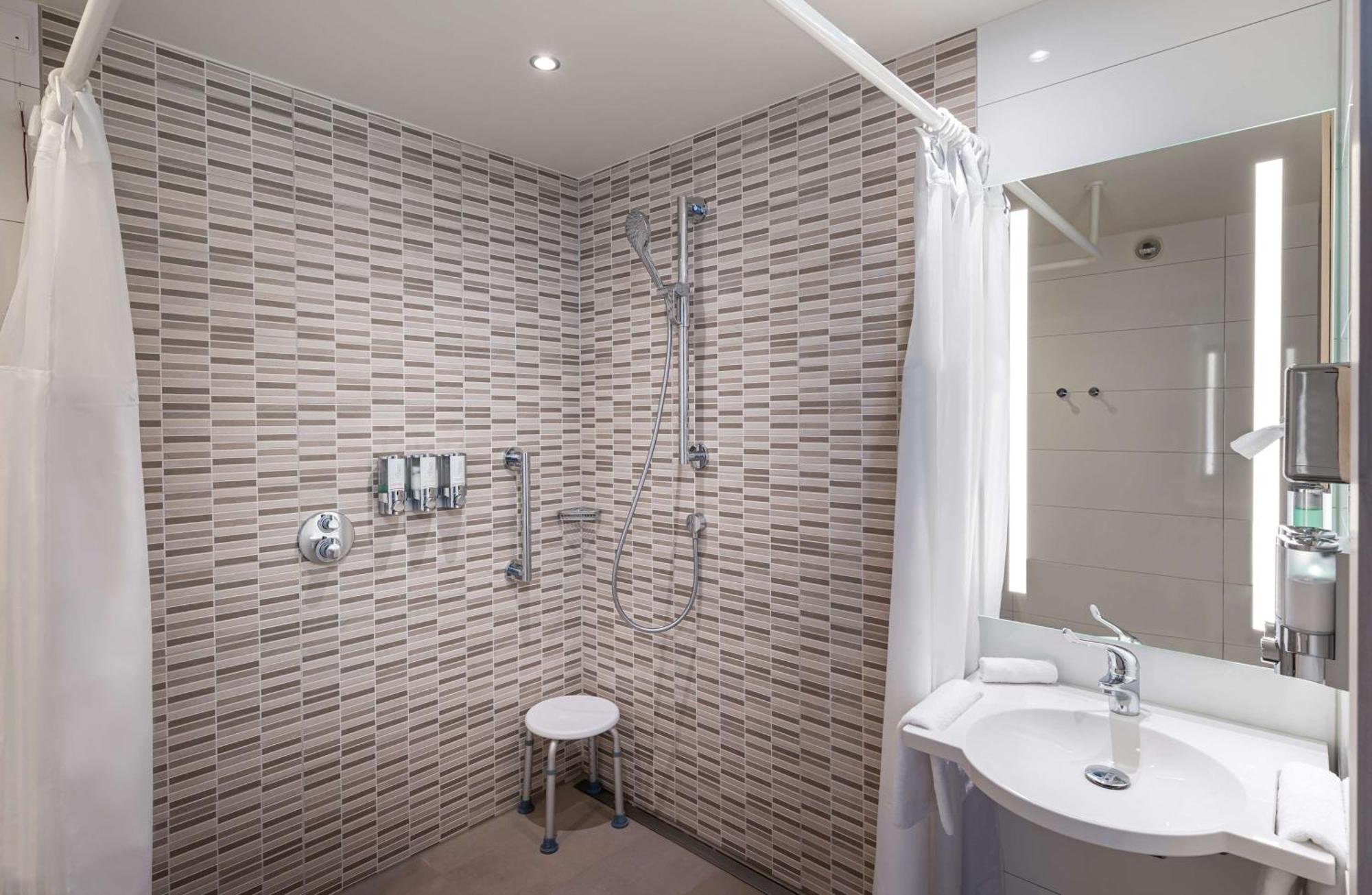 Hampton By Hilton Kiel Hotel Bagian luar foto